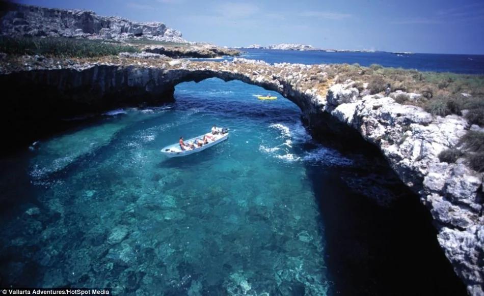 墨西哥轰炸废墟变旅游胜地:海水清澈景色秀美(高清组图)