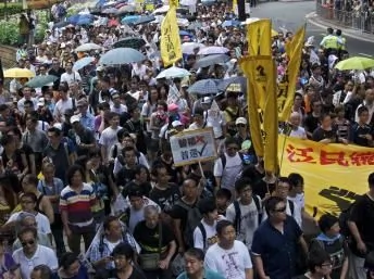2011年15万香港人7.1上街游行抗议政府施政