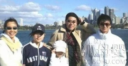 陳寶國與趙奎娥的兒子今年已經24歲了，看看上圖右邊的那個大男孩，或許真的只可以用爆帥來形容了。