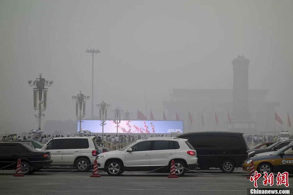 6月28日，北京再遭重污染侵袭，气象部门预报，当日夜间还将迎来大到暴雨天气。中新社发富田摄