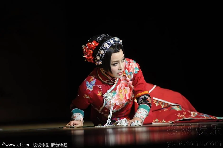 刘晓庆演《风华绝代》台上摸爬滚打撒娇撒泼(高清组图)