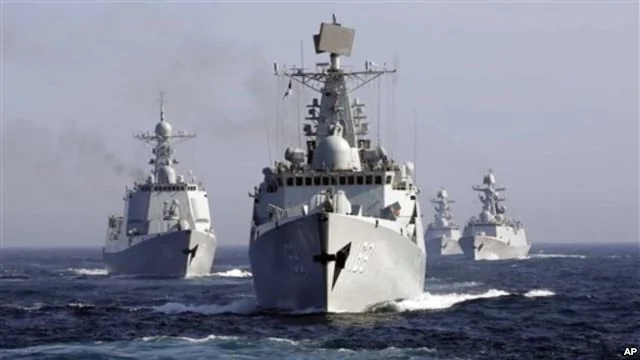 中国驱逐舰武汉号7月3日率领中国舰队前往日本海参加中俄海上联合演习