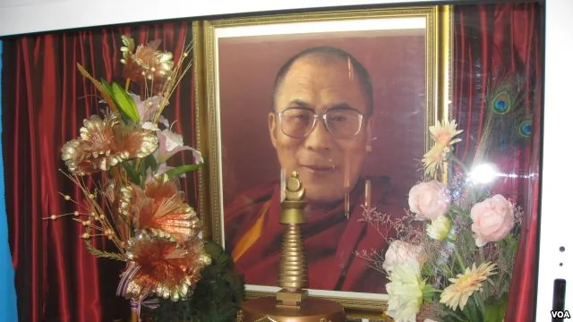 俄罗斯佛教徒供奉的达赖喇嘛像(资料照片)