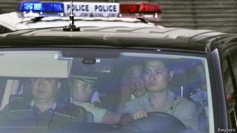 薄熙来乘坐法院车辆离开济南中院（23/08/2013）
