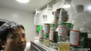 中国广西研究人员测水质