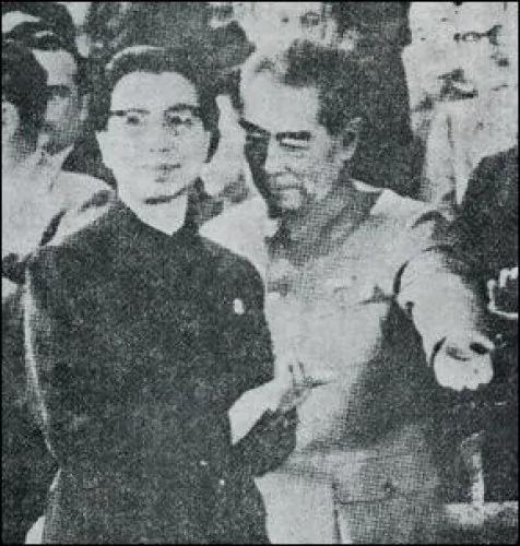 文革中周恩来对江青的吹捧