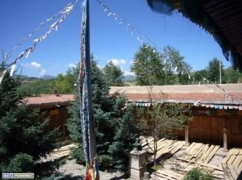 位於安多的當采（現青海省平安縣石灰窯鄉紅崖村）的達賴喇嘛故居。