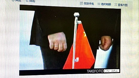 據信來自《北京晚報》的「央視習近平戴婚戒」截圖（BBC中文網圖片7/9/2013）