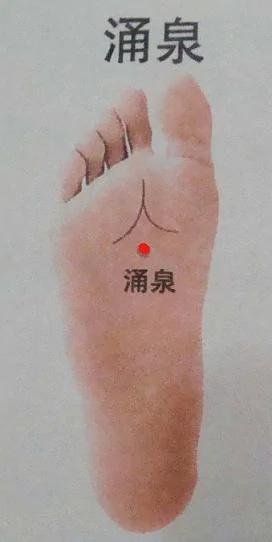 睡前按摩脚心养肾效果最好
