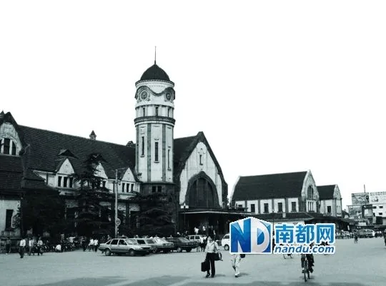 1991年拍摄的济南老火车站，一年后老火车站被拆除。荆强供图