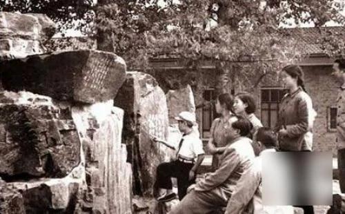 江青最“老实本分”的三张照片