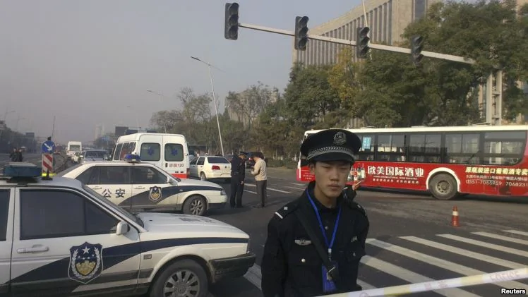 1月6日警察在山西省委大樓外執勤