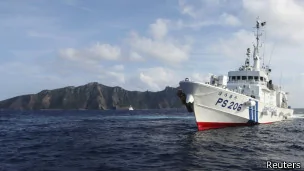 日本巡逻船和钓鱼岛