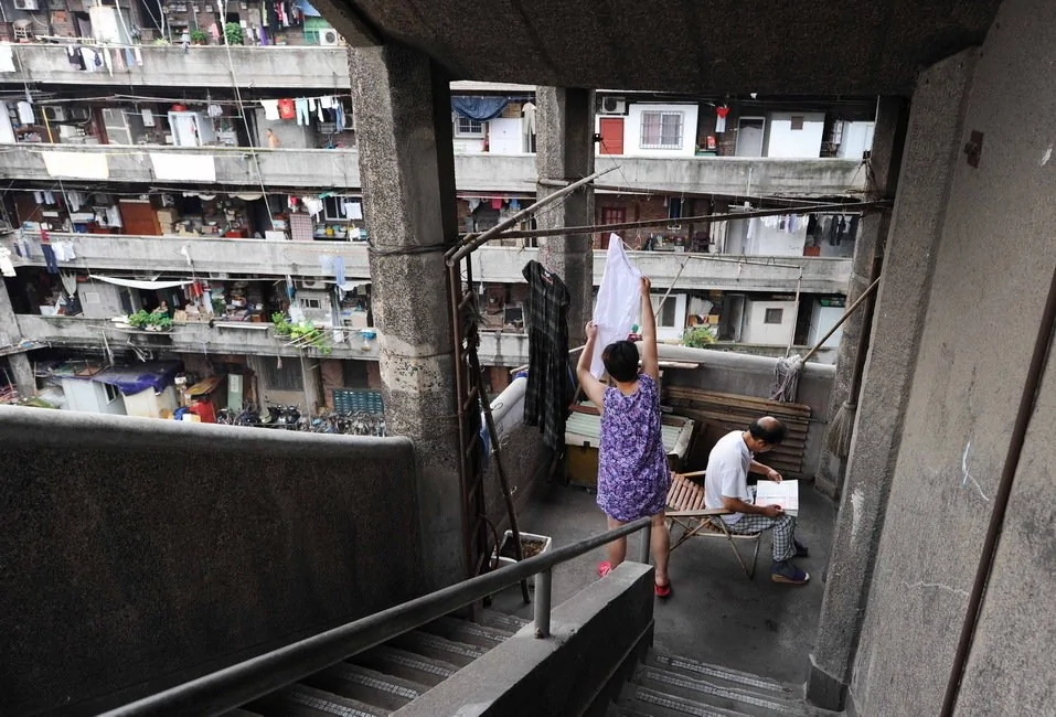 實拍：上海現實版“豬籠寨”260戶擠一個筒子樓＊ 阿波羅新聞網