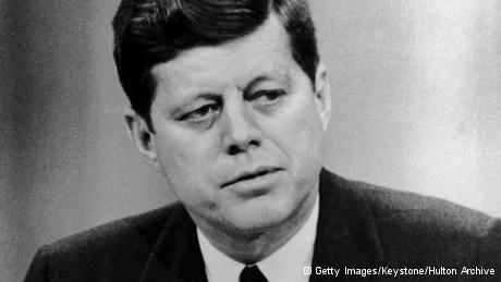历史上的今天 肯尼迪遇刺案阴谋论：肯尼迪1961年演讲警惕秘密社团
