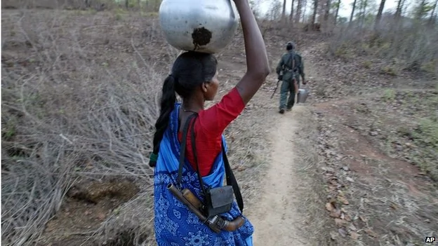 女兵說，鄉下生活赤貧，除了加入游擊隊別無出路