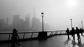 上海雾霾严重空气中有怪味东方明珠成了这样 阿波罗新闻网
