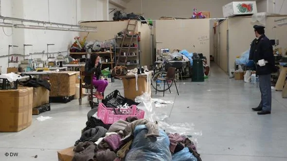 Flash-Galerie chinesische Textilindustrie in Prato Italien22 von23