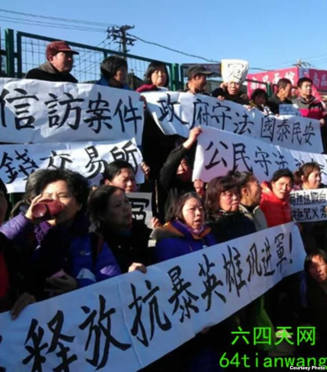 北京访民抗议遭暴力（天网提供）