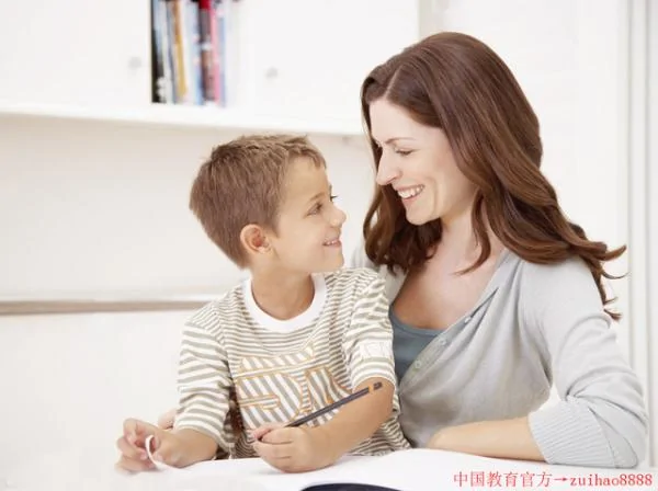 【中国父母值得一看】美国妈妈送儿子iPhone定下18条家规你有个13岁的宝贝儿子，作为新年礼物，你想送他一