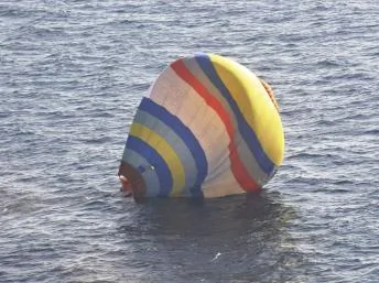 中国男子乘热气球欲登钓鱼岛失事