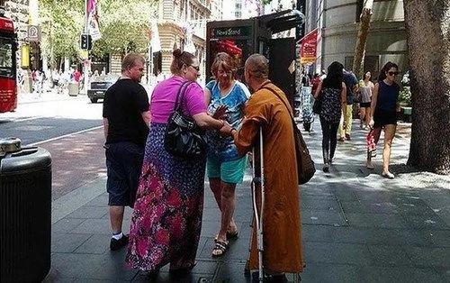 澳洲亚裔假和尚带刷卡机“化缘”涉诈骗可控罪