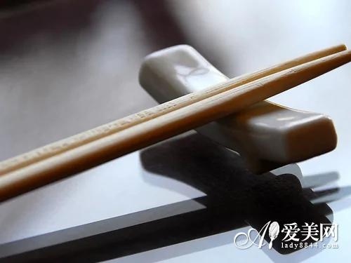 你会用筷子吗? 这7种用筷方式,会让你得病!!