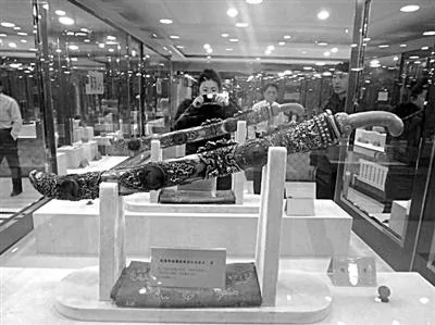 程紅的博物館裏陳列的乾隆寶刀，據稱價值1.2億元。
