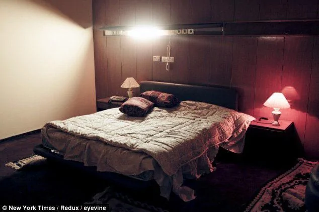 卡扎菲“淫窟”内的一间卧室。
