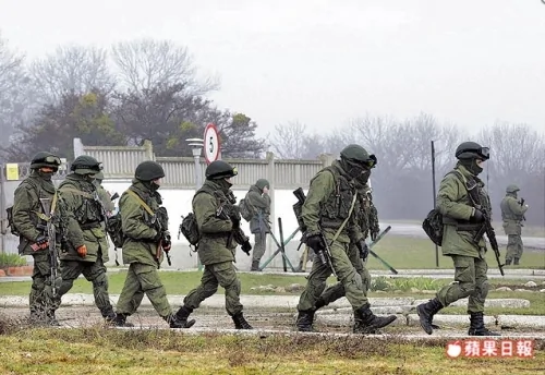 亲俄部队首动武攻进乌克兰基地