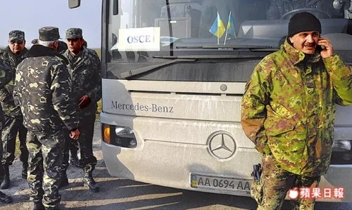 亲俄部队首动武攻进乌克兰基地
