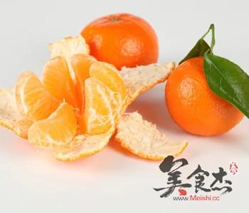 全身都是宝:一个桔子5味药中医认为,桔子具有润肺、止咳、化痰、健脾、顺气、止渴的药效。尤其是老年人、急慢性支气管炎以及心血管病患者,是食用的上乘果品。