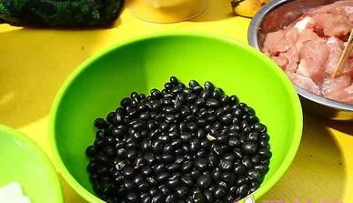 几种黑色食物越黑越营养