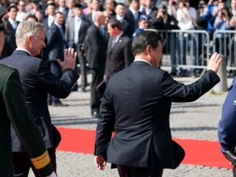 中共国家主席习近平（右）和比利时国王菲利普(左)2014年4月1日比利时
