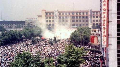 美媒揭秘:六四大屠杀激怒成都人涌上街头与警激战