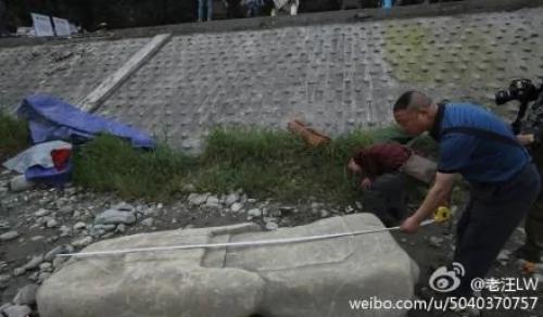 都江堰现无头石像“三神石人”或重聚