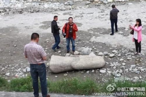 都江堰现无头石像“三神石人”或重聚