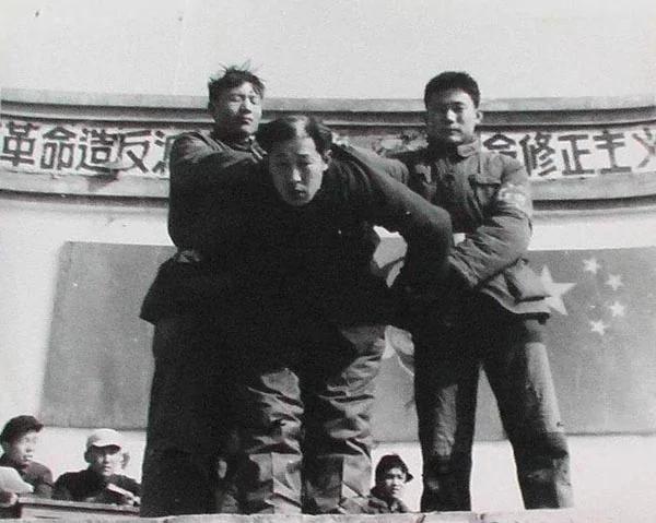 文革时期的批斗大会