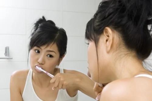 揭秘:这8类人最易患口臭