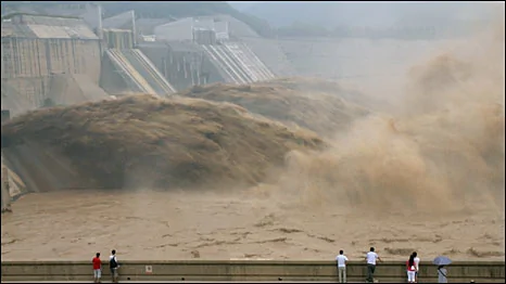 中国著名诗人李白曾写下“千里江陵一日还”的诗句。
