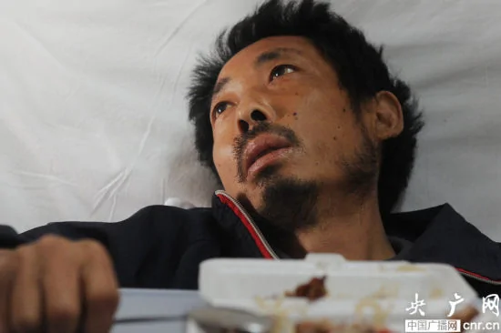 2014年5月11日，安徽省定远县，刘敦和说，对疼痛的绝望让他下决心切掉双脚，那种痛彻心扉的感觉时常让他在睡梦中惊醒。