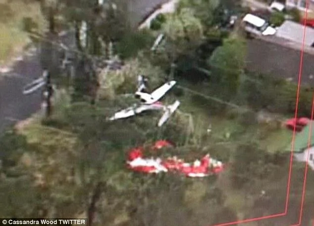 飛機最終墜落在一處院子中