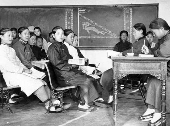 基督教传教士与中国最早的女子教育 1