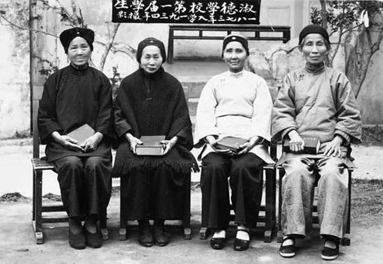 基督教传教士与中国最早的女子教育 1