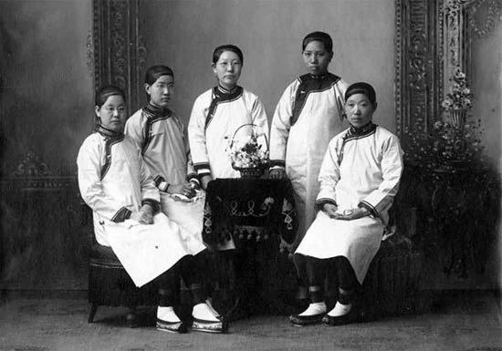 基督教传教士与中国最早的女子教育 1