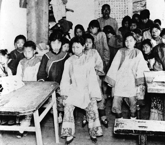 基督教传教士与中国最早的女子教育 1