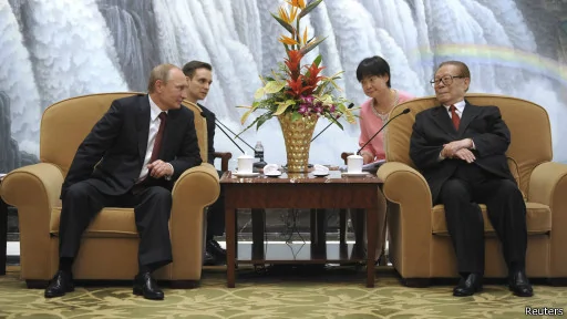 中共前領導人江澤民5月20日在上海與俄羅斯總統普京會面