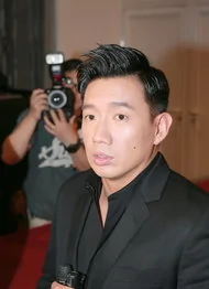 香港演员杜汶泽的言论引起了大陆网民的强烈不满。