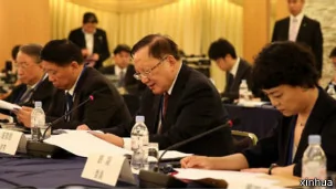 唐家璇率出席再三延期的“新中日友好二十一世纪委员会”的新一轮对话
