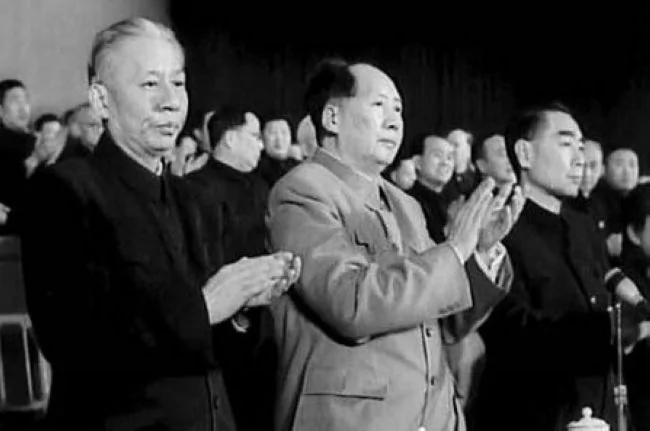 从亲密战友到敌对 刘少奇和毛泽东对抗照曝光